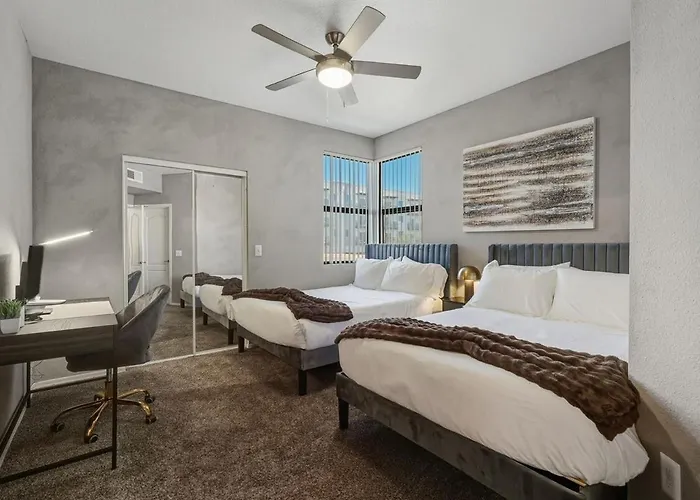 Ascent 2010 Cozy 2br I 2ba Retreat - Pool - Gym - Free Parking