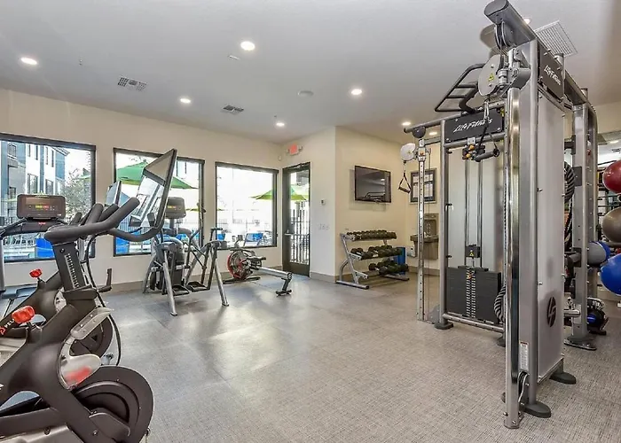 Ascent 2010 Cozy 2br I 2ba Retreat - Pool - Gym - Free Parking *