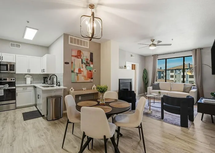 Ascent 2010 Cozy 2br I 2ba Retreat - Pool - Gym - Free Parking Apartment Scottsdale